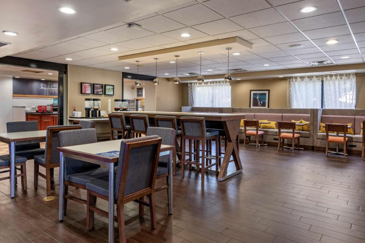 Hampton Inn Norco/Corona Екстериор снимка