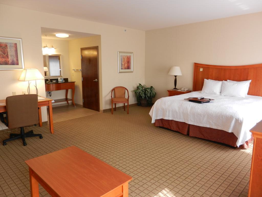 Hampton Inn Norco/Corona Екстериор снимка